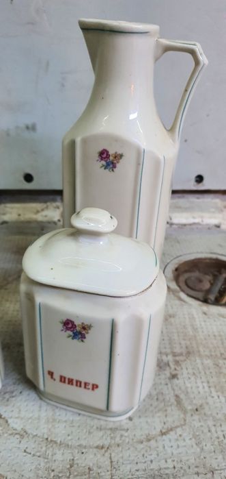 Канички и буркани за подправки