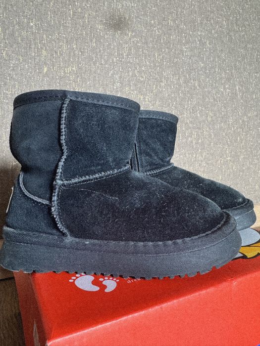 Продам зимние уги, детские, чёрные