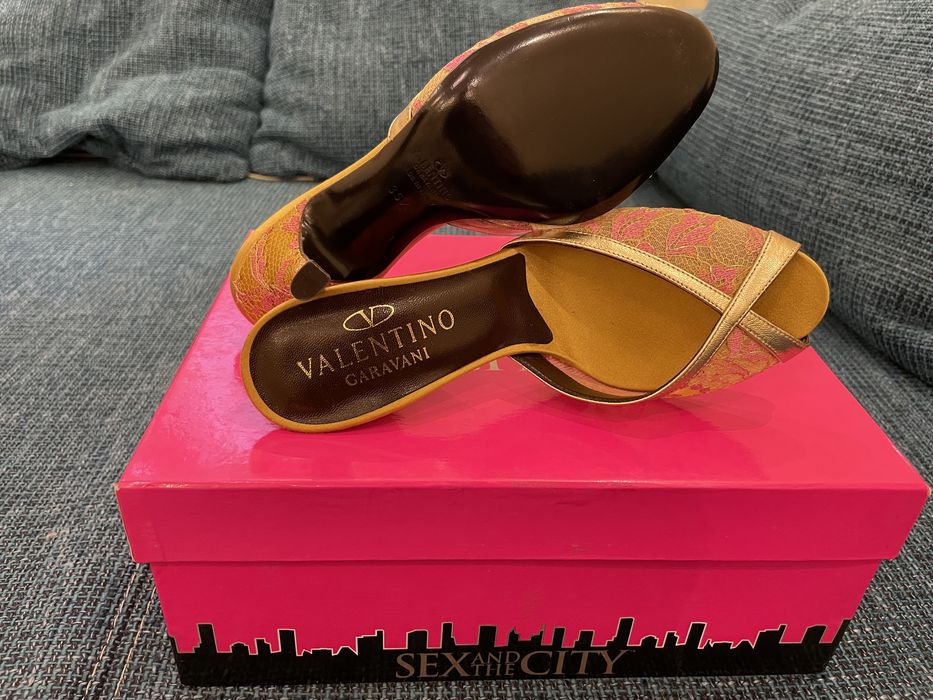 Продавам сандали Velentino