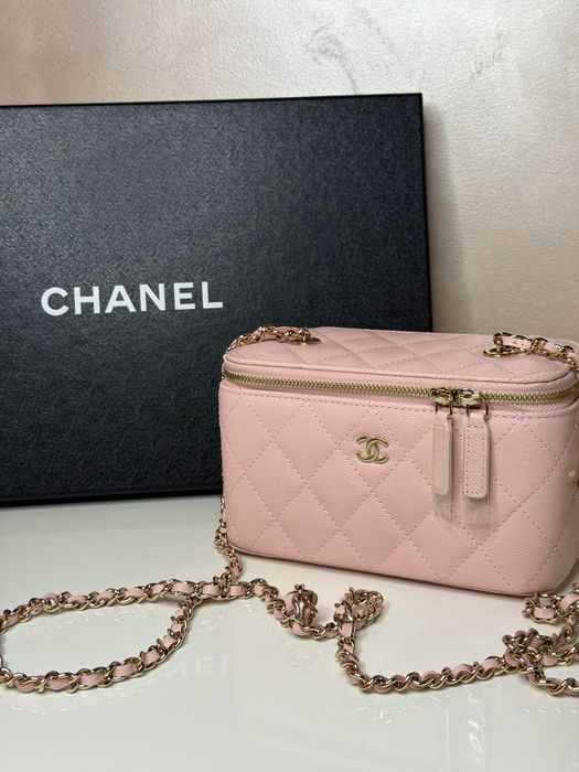 Chanel Small Vanity Case - Light Pink Caviar