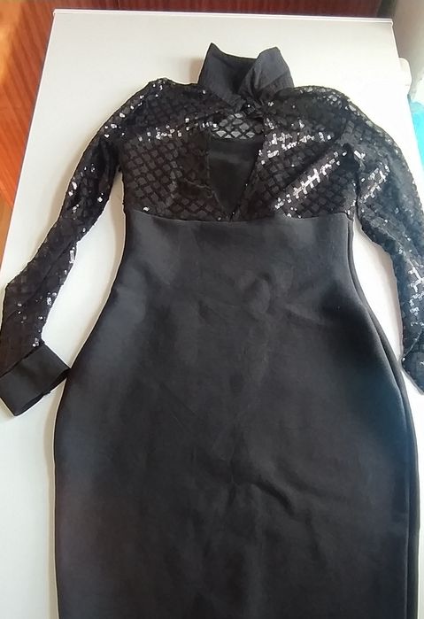 Продаю платья срочно.