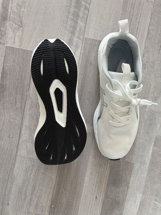 Продам беговые кроссовки