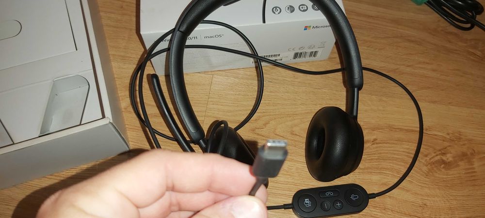 Vand casti Microsoft 16N-00006 model 2026 ca noi