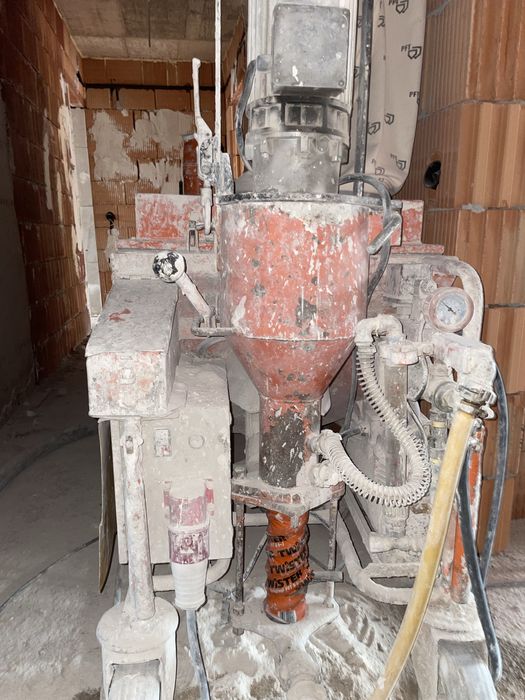 Продавам машина PFT G4 напълно