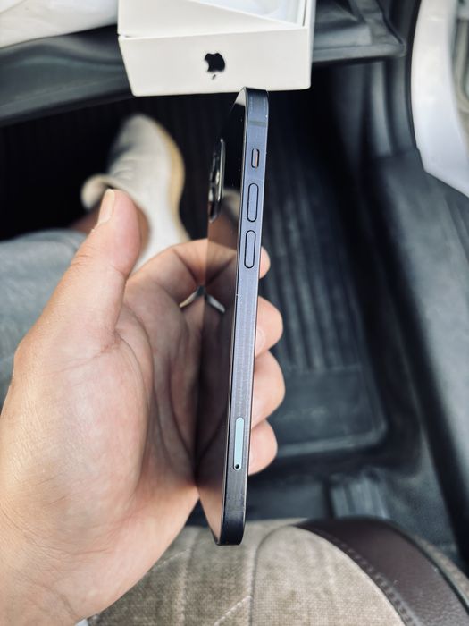 Продам Iphone 12