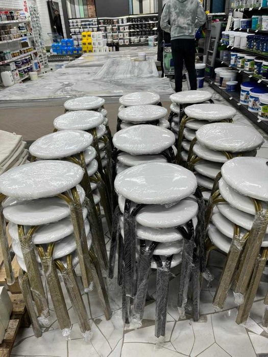 Продаются табуретки, стулья и столы!