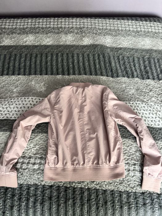 Яке в цвят пепел от рози