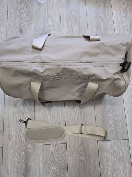 Geanta Essentials