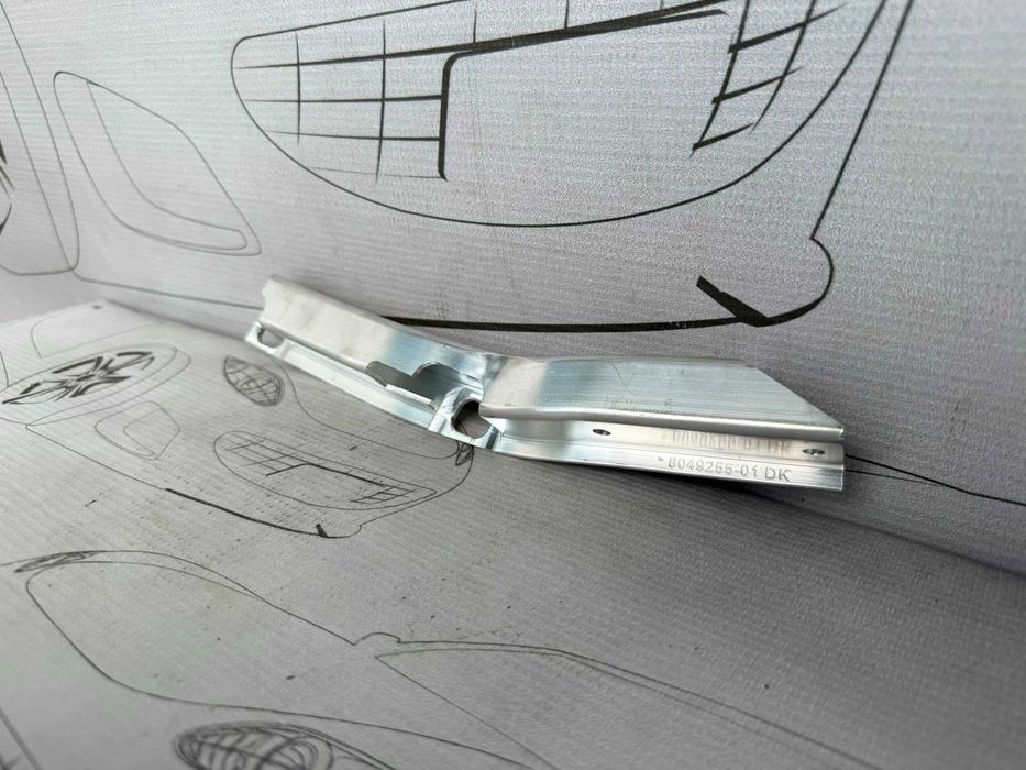 Suport / Ghidaj / Ranforsare Radiator Stângă BMW M5 2013 / 2011-2016 Cod OEM 17118049255 (5C2)