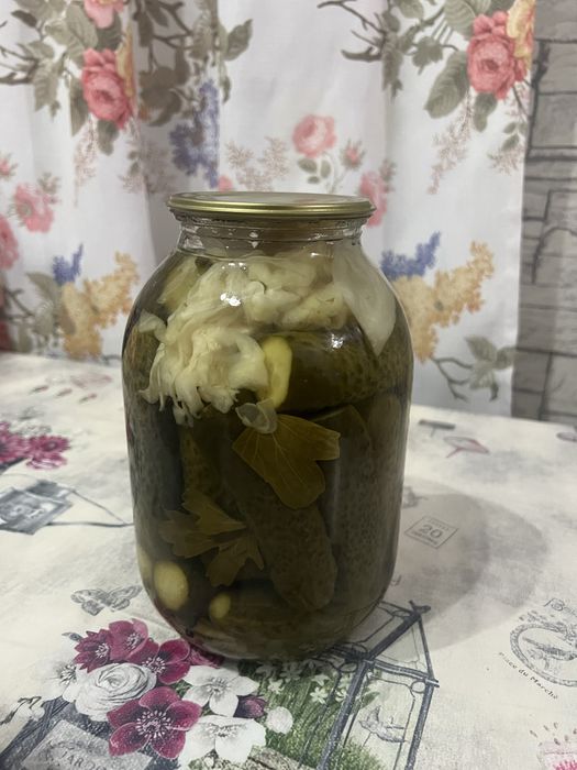 Соленые огурцы, лечо, икра