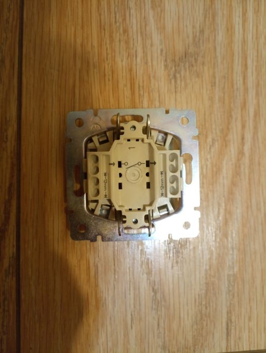 Выключатель Legrand