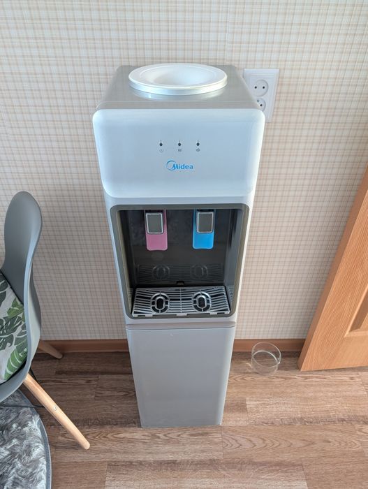 Диспенсер кулер для воды