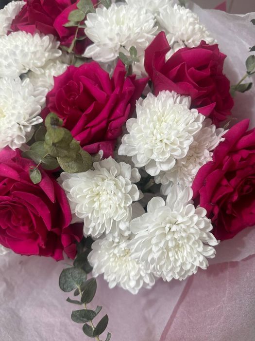 Хризантема и розы