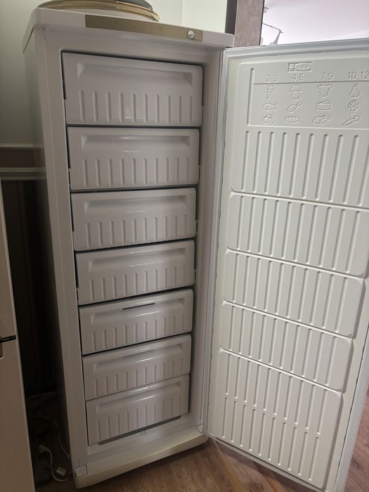 Морозильник indesit 40000тг.