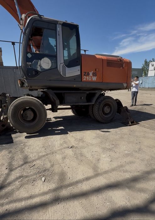Срочно продается Экскаватор Хитачи 210W