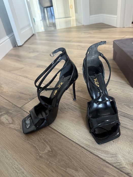 Продам шикарные босоножки