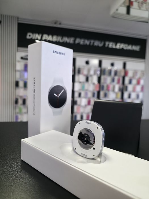 Samsung Watch 8 / Silver / 44 mm / DeluxGSM
Smartwatch Samsung Galaxy