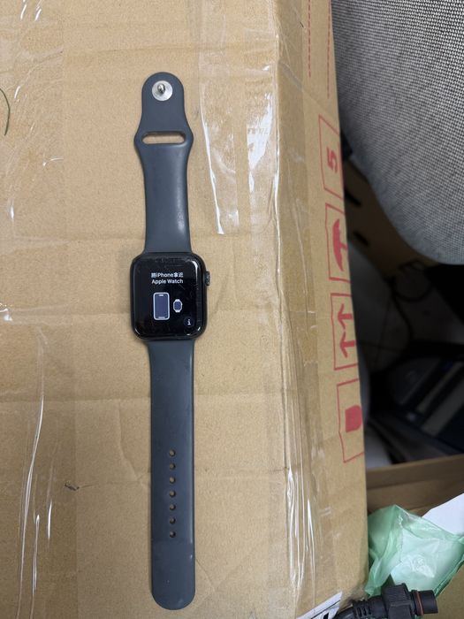Продавам apple watch SE 44mm