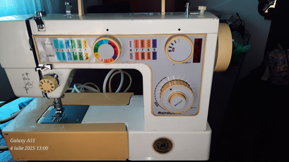 Masina electrica de cusut