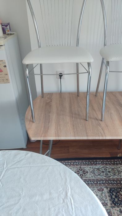 Стол кухонный с 4 стульями