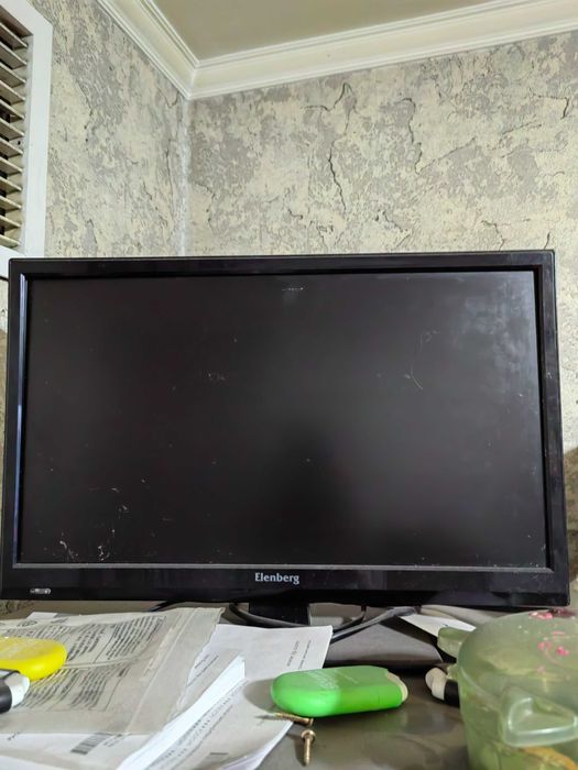 Продам маленький телевизор марки elenberg