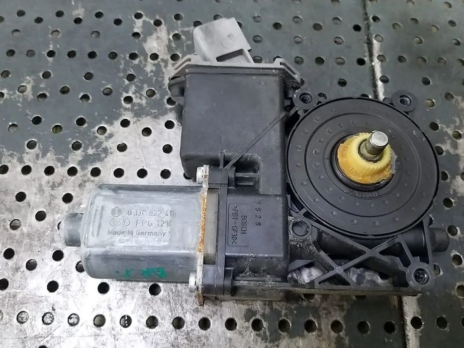 Motoras macara dreapta fata opel astra j 966432103 0130822411
