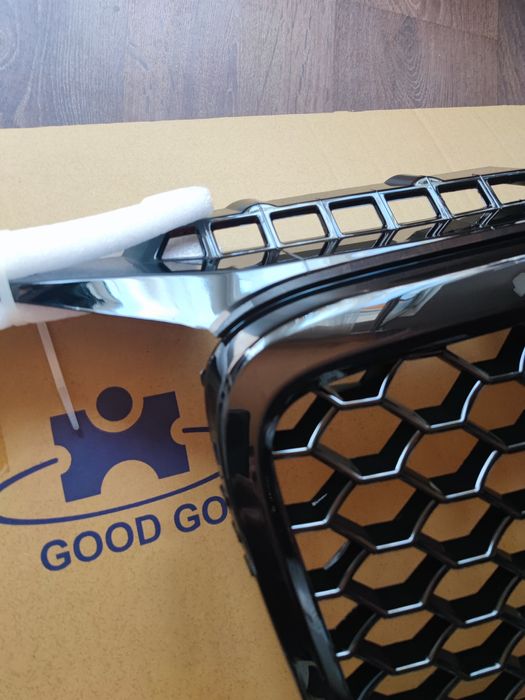 АУДИ А3 8П Решетка без емблема пчелна пита  гланц AUDI A3 8P S Line  0