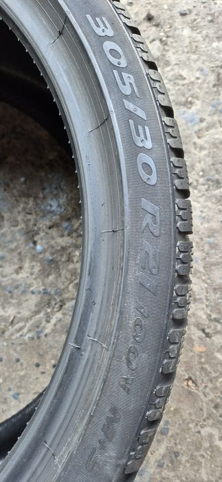 2 anvelope iarna Pirelli 305/30/21.Pretul este pe bucata.