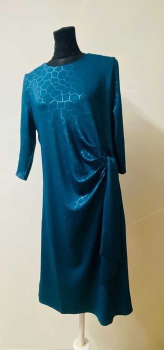 Продам женские платья