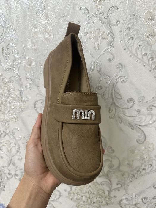 Ayollar uchun lofer miu miu brendidan 36 dan 40 razmergacha bor