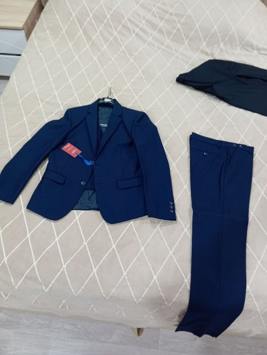 Продам классический костюм