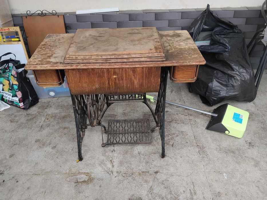 Vând mașină de cusut Sincer anul feb. 1925