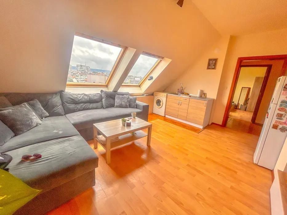 Дава се под наем Двустаен апартамент в Варна, Колхозен пазар - 45 кв.м за 381.99 € - Снимка #1