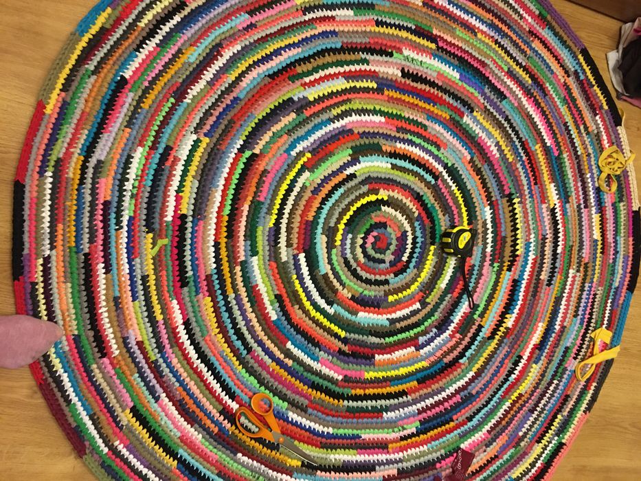 Продавам авторски килими D 170-180см