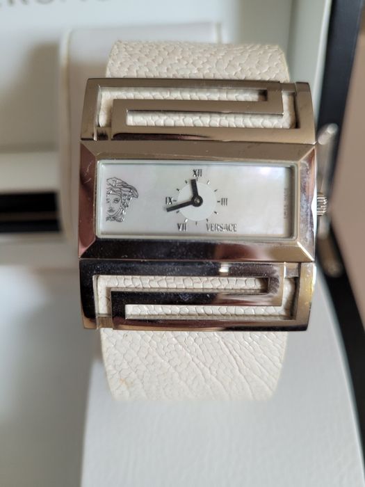 Часовник VERSACE