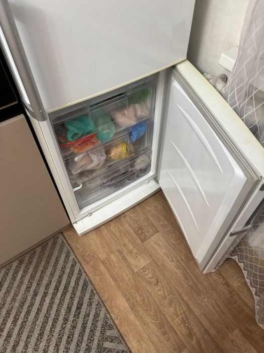 Холодильник двухкамерный LG