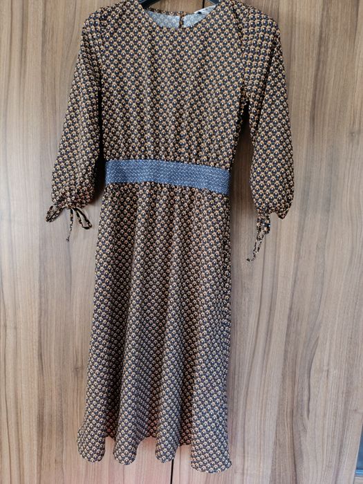 Rochie L 40  midi cu mâneci 3/4