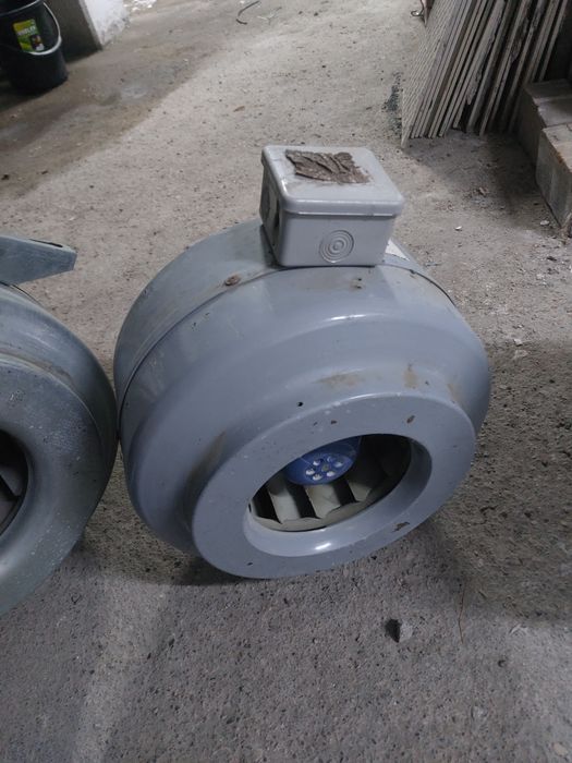 Продам вытяжки, вентиляторы.