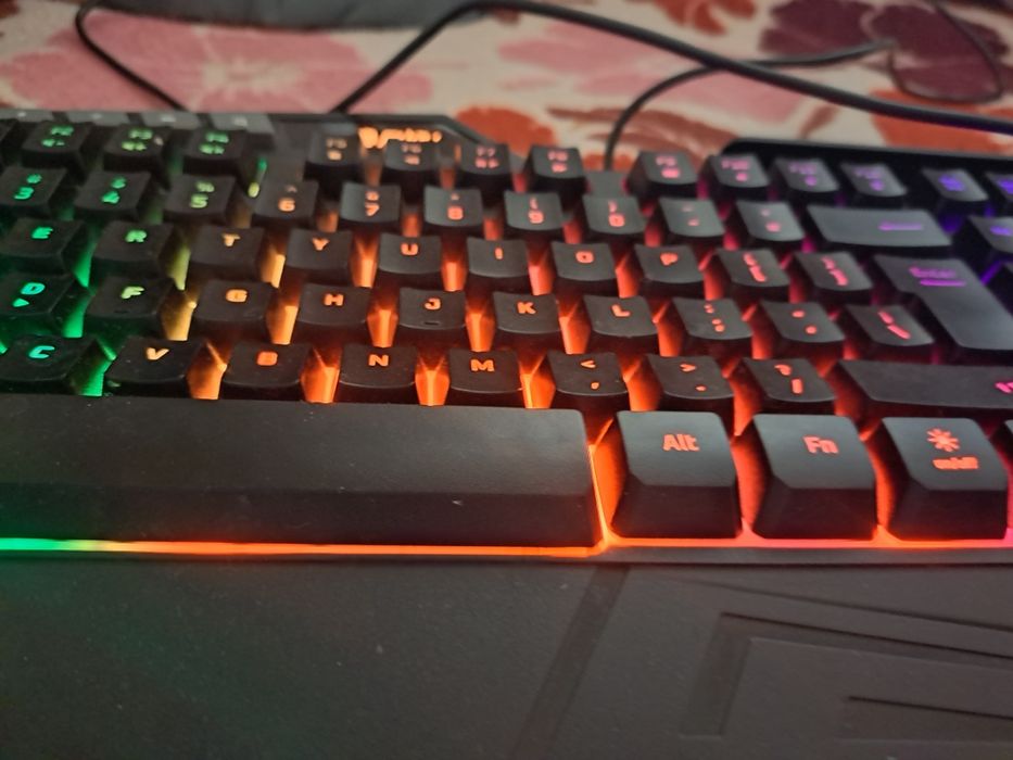 Продам клавиатурата за гейменг