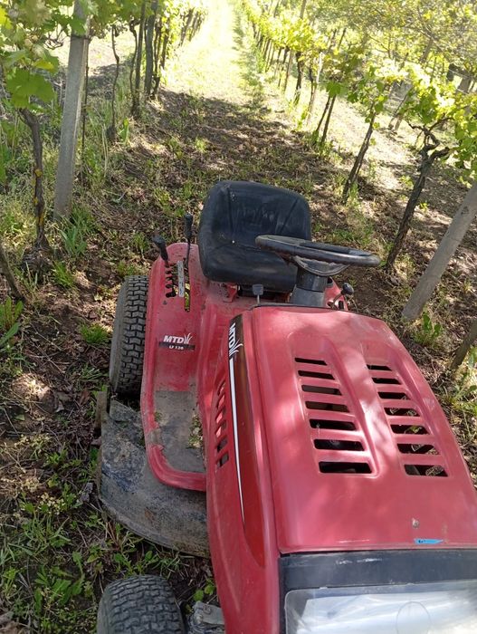 Tractoras de tuns iarba 13.cp