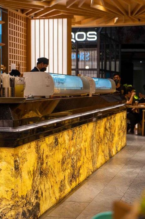 Натуральный каменный шпон на фасады и интерьер Оникс onix onyks