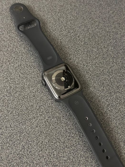 Продам Apple watch 5