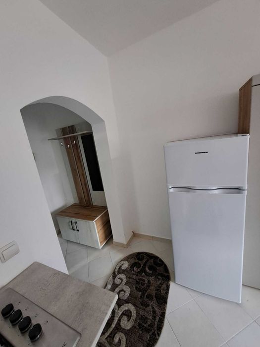 Închiriez garsoniera