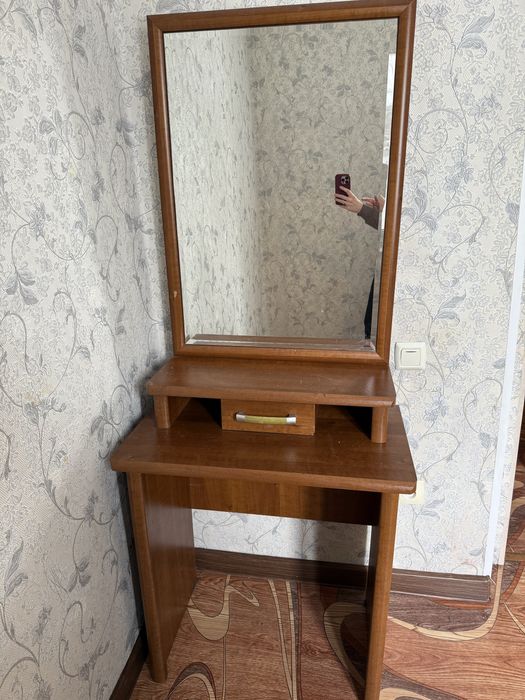 Продам комод с зеркалом