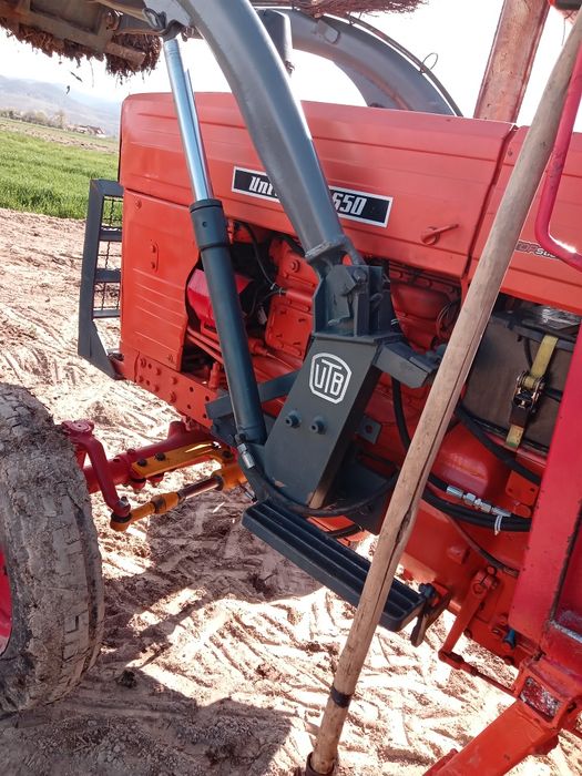 Incarcator tractor 650