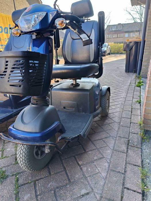 Carucioare electrice pentru bătrâni/persoane cu handicap