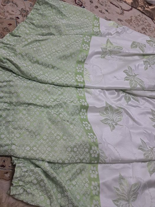 Шторы две штуки зеленовато блестящие.