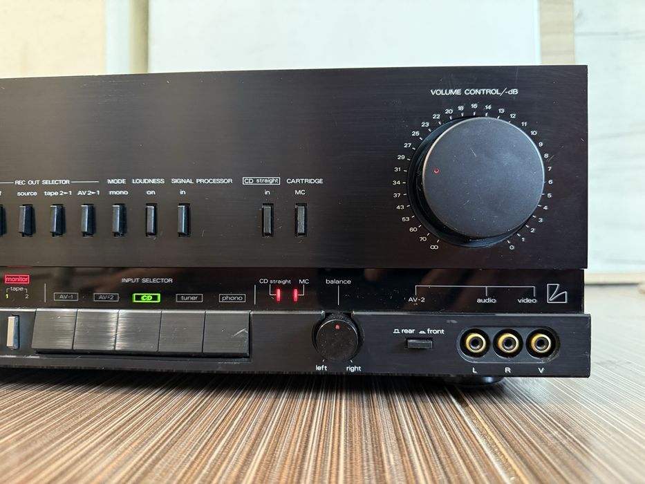 Luxman LV-105U Качествен стерео усилвател