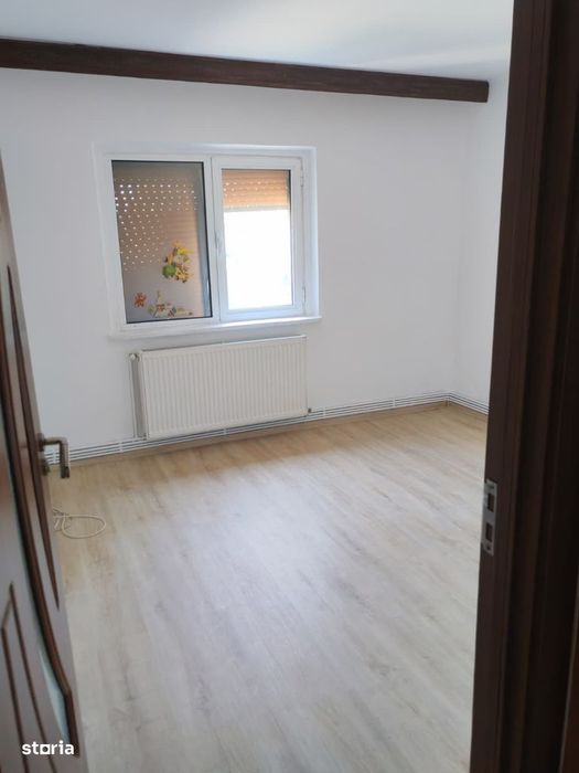 Apartament 2 camere decomandat - de vanzare
