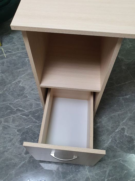 Маникюрный столик